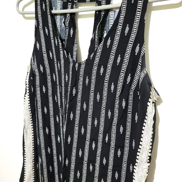 Small black and white summer dress. - Picture 2 of 6